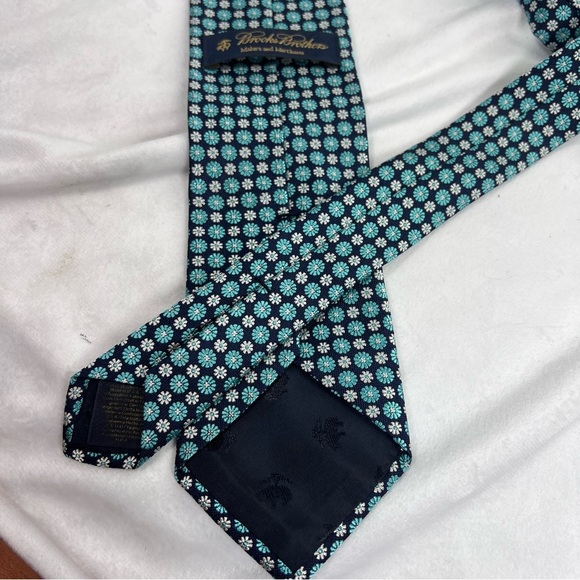 Brooks Brothers Silk Tie - Turquoise Floral Medallion Pattern - Picture 6 of 6